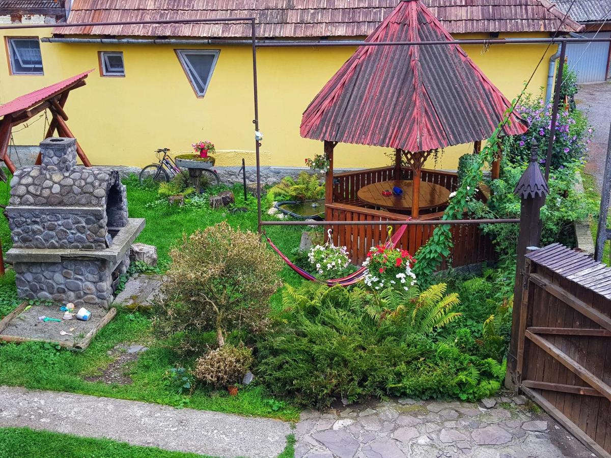 Eszter Panzio Bed and Breakfast Praid Esterno foto