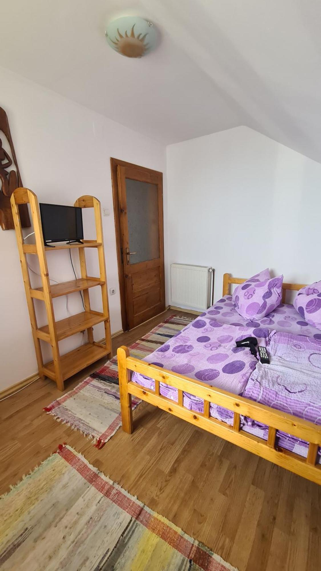 Eszter Panzio Bed and Breakfast Praid Esterno foto